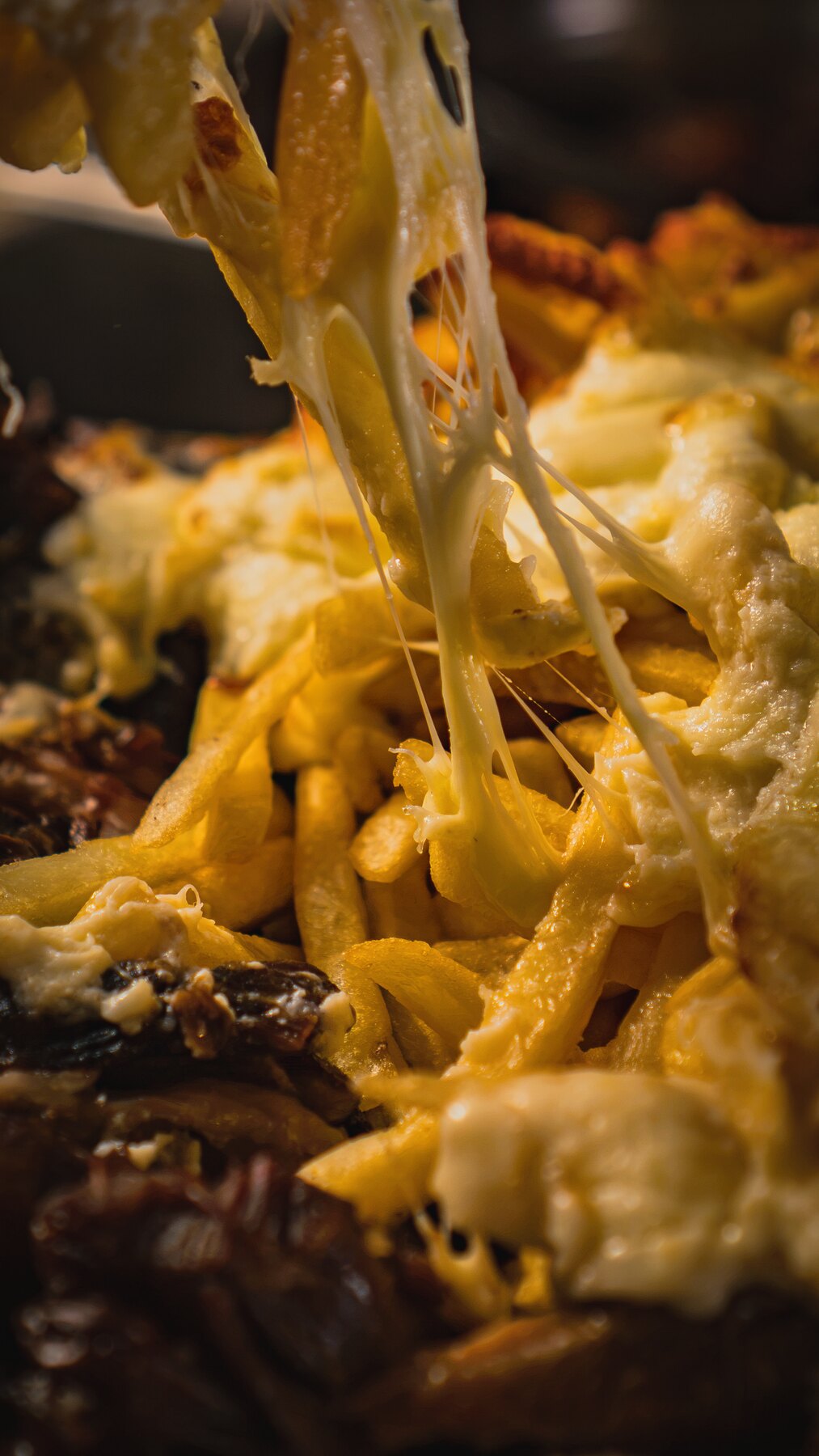 Porção de batata com queijo no Quero Quero